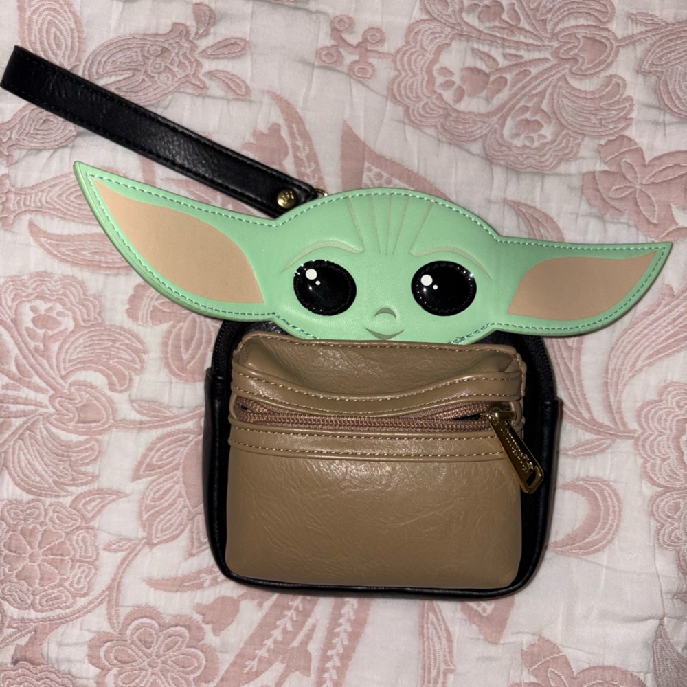 Baby Yoda Grogu Mini Wristlet Loungefly